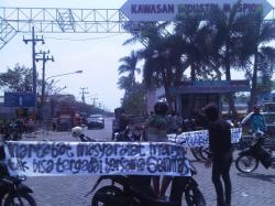 Tidak Dipenuhi, Warga Blokade PT KIM Gresik Hingga Besok