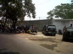 Polusi, Ratusan Warga Demo Pabrik Karet di Mojokerto