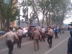 Mendemo Pelantikan DPRD Sumsel, Mahasiswa Jadi Bulan-bulanan Polisi