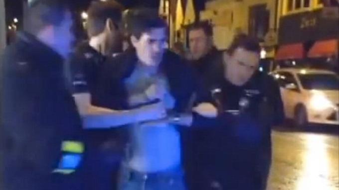 James Tomkins Didenda 3.500 Poundsterling Akibat Menyerang Polisi