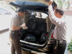 Wanita Pemasok Miras Terjaring Razia di Lamongan, Mobil Diamankan