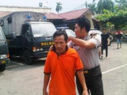 Tertawai Tetangga Abdul Rauf Terima Sabetan Golok
