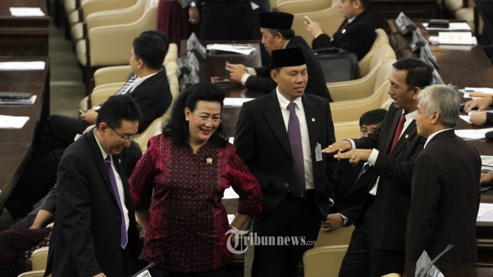 Fatwa: Paripurna MPR Bisa Mencair Bila Prabowo-Mega Berpelukan