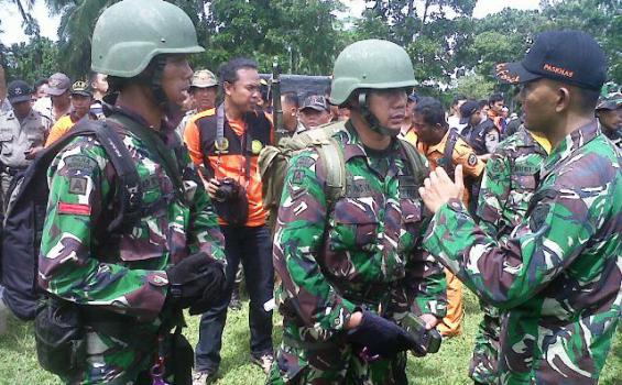 Empat Personil Paskhas Diterjunkan ke Lokasi Pesawat