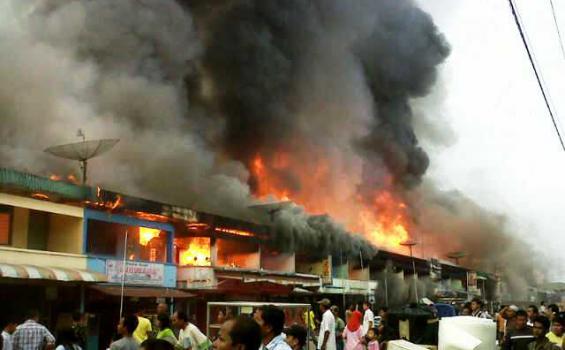 Selamatkan Ruko Pemilik Toko Emas Terpanggang