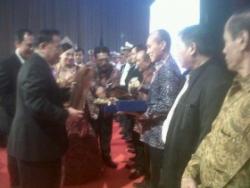 Lima Tokoh Bidang Perhubungan Dapat Penghargaan PT DLU