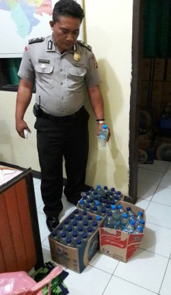 52 Botol Minuman Keras Cap Tikus Disita