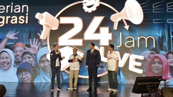 AHY Serahkan 1.147 SHM Bagi Warga Transmigran di 3 Wilayah