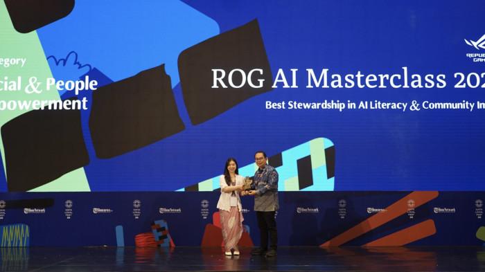 ROG RAIH PENGHARGAAN - ASUS ROG meraih penghargaan “Best Stewardship in AI Literacy & Community Impact” kategori Social, People Empowerment & Talent Access di Mata Lokal Fest 2026, Jakarta, Rabu (7/10/2026). Penghargaan ini diberikan atas kontribusi ROG AI Masterclass 2026 dalam meningkatkan literasi AI dan memberdayakan masyarakat di berbagai daerah.