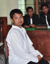 Hina Islam di Facebook, Alexander Aan Dipenjara 30 Bulan