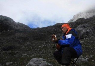 Iwan Abdulrachman Konser di Puncak Carstensz