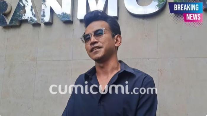 ADAM DENI - Influencer, Adam Deni, saat berada di Polda Metro Jaya, Jakarta, Selasa (13/1/2026). Dia mengaku menjadi korban penipuan investasi kripto yang diduga dilakukan oleh Timothy Ronald. Ia mengaku mengalami kerugian mencapai Rp150 juta.