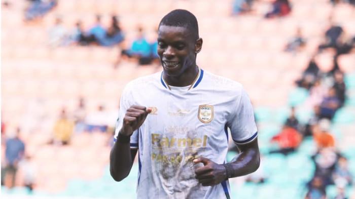 SELEBRASI - Striker Adhyaksa asal Portugal, Adilson Silva, merayakan gol ke gawang Persikad Depok pada pertandingan ke-12 Grup A Liga 2 (Championship) di Stadion Pakansari, Senin (24/11/2025). (Instagram Adhyaksa - 24/11/2025)