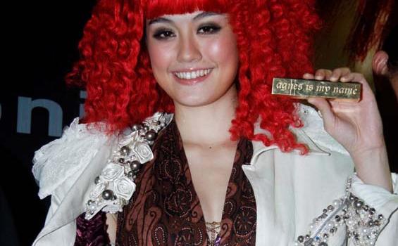 Pembenci VS Penggemar Agnes Monica Perang Facebook
