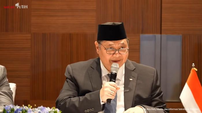 SEKOLAH TATAP MUKA - Menteri Koordinator (Menko) Bidang Perekonomian Airlangga Hartarto menegaskan kegiatan belajar mengajar di sekolah tetap dilakukan secara tatap muka atau luring seperti biasa. Hal ini diungkap Airlangga untuk menanggapi kekhawatiran masyarakat soal kemungkinan kegiatan sekolah dilakukan secara daring atau online menyusul adanya kebijakan WFH untuk ASN, Selasa (31/3/2026).