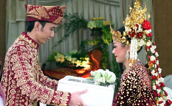 Ibas Beri Aliya Koin Emas 100 Gram