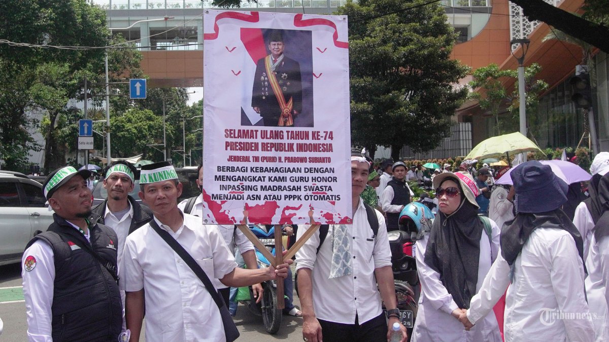 Tabuhan Gendang hingga Kasidahan Warnai Demo Guru Madrasah Swasta di Monas Jakarta Pusat