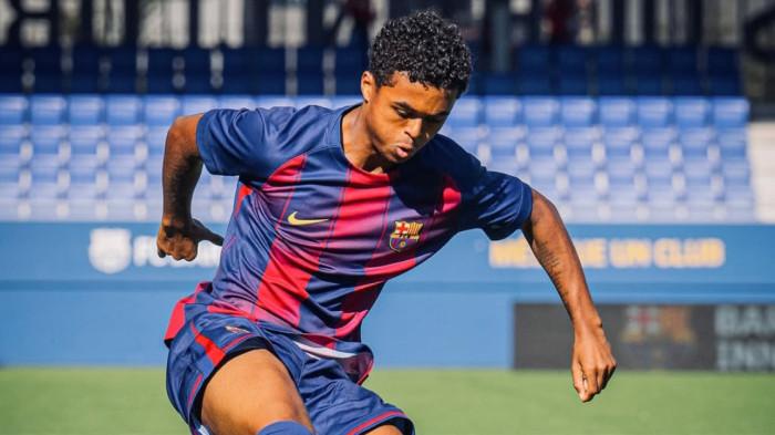 Aksi Shane Kluivert saat membela Barcelona B