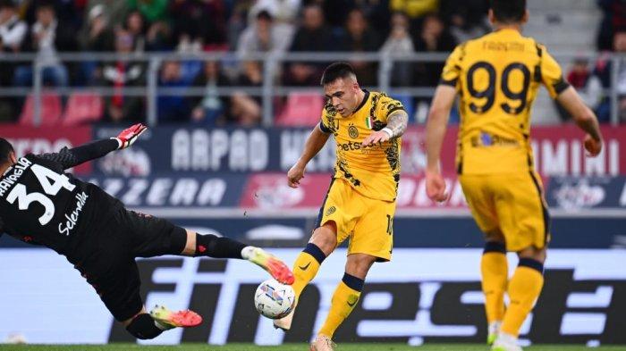AKSI MARTINEZ - Aksi penyerang Inter Milan, Lautaro Martinez saat menghadapi Bologna pada pekan ke-33 Liga Italia di Stadion Renato Dall'Ara, Senin (21/4/2025) dini hari WIB. Inter kalah dengan skor 0-1. (Laman resmi Inter Milan).