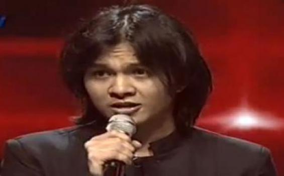 Alex Lolos Dari Lubang Jarum