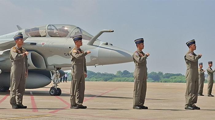 ALUTSISTA - Presiden Prabowo Subianto menyerahkan alat utama sistem persenjataan (alutsista) kepada TNI di Pangkalan Udara Halim Perdanakusuma, Jakarta, Senin (18/5/2026).