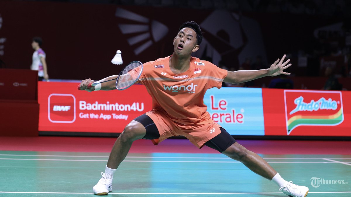 MENANG - Tunggal putra Indonesia, Alwi Farhan saat melawan tunggal India di ajang Polytron Indonesia Open 2026 di Istora Senayan, Jakarta, Selasa (2/6/2026), Alwi berhasil menyingkirkan wakil India, Lakshya Sen, dalam dua gim langsung 21-19, 21-16 untuk mengamankan tiket ke babak kedua.  TRIBUNNEWS/PBSI