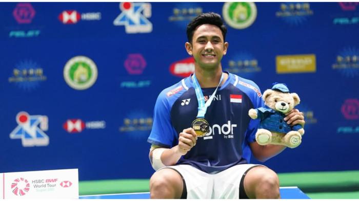 ALWI FARHAN JUARA - Ekspresi pebulu tangkis tunggal putra Indonesia, Alwi Farhan, saat menjuarai Macau Open 2025, Minggu (3/8/2025) dengan mengalahkan Justin Hoh.