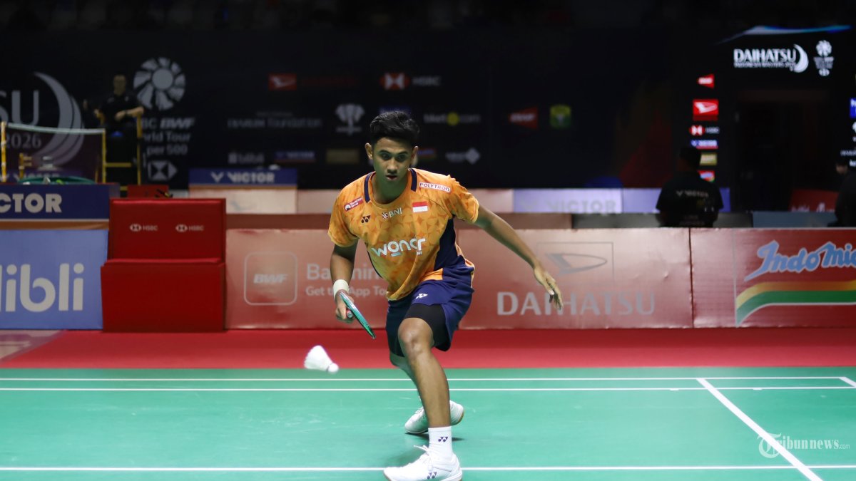 INDONESIA MASTERS 2026 - Pebulu tangkis tunggal putra Indonesia Alwi Farhan saat melawan pebulu tangkis tunggal putra India Ayush Shetty pada babak 32 besar Daihatsu Indonesia Masters 2026 di Istora Senayan, Jakarta, Rabu (21/1/2026). Alwi Farhan melaju ke babak 16 besar usai menang dua gim 21-8 dan 21-13.  TRIBUNNEWS/HERUDIN