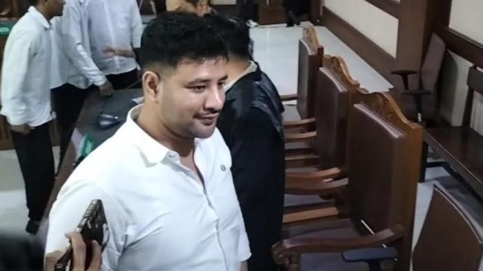 VONIS AMMAR - Ammar Zoni diganjar vonis 7 Tahun Penjara berkait kasus peredaran narkoba di lapas. Vonis itu dibacakan oleh hakim PN Jakarta Pusat, Kamis (24/4/2026).