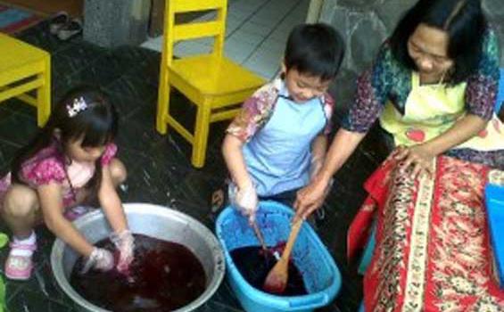 Ketika Anak TK Membuat Batik