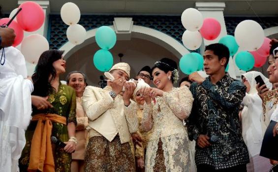 Membayangkan Syahdunya Malam Pertama Anang-Ashanty