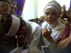 Istri Rajin Bawakan Makanan Selama Andika Eks Kangen Band Disidang