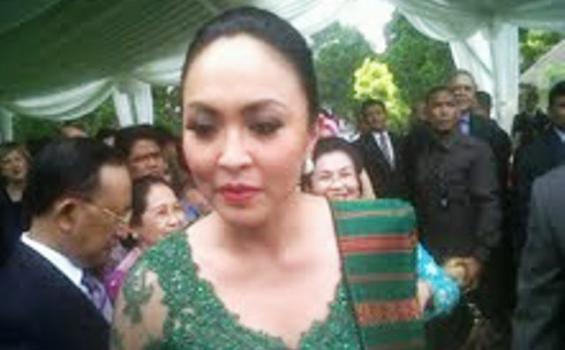 Angelina Satu Ruangan dengan Busyro Muqoddas, Ada Apakah?