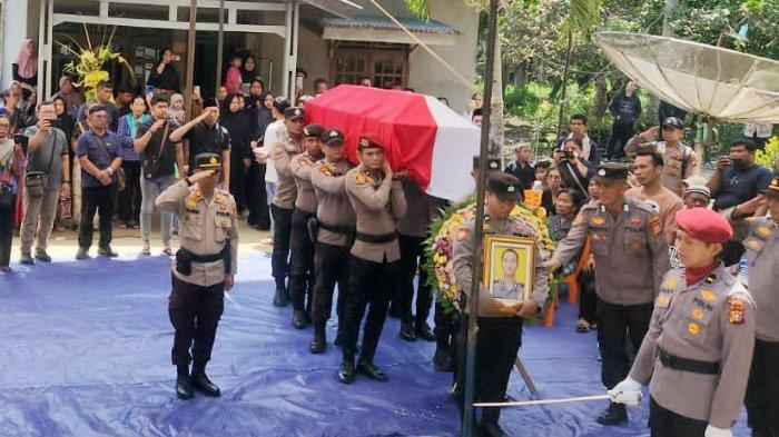 Anggota Polisi Tewas usai Tabrak Truk yang Parkir Sembarangan di Pelalawan, Sopir Jadi Tersangka