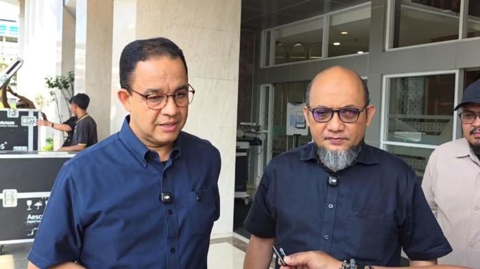 SOLIDARITAS UNTUK AKTIVIS – Mantan Gubernur DKI Jakarta Anies Baswedan bersama eks penyidik KPK Novel Baswedan saat tiba di Rumah Sakit Cipto Mangunkusumo (RSCM), Jakarta Pusat, Sabtu (14/3/2026). Meski tertahan ruang isolasi steril, Anies dan Novel tetap berikan dukungan moral serta surat semangat bagi aktivis KontraS Andrie Yunus di RSCM.