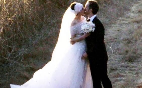 Aktris Hollywood Anne Hathaway Lepas Masa Lajang