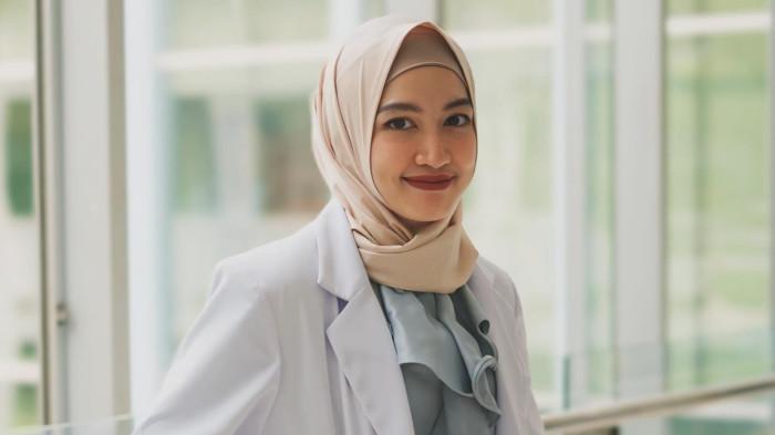 ARTIS CILIK MAISSY - Potret  Maissy Pramaisshela, dulu dikenal sebagai artis dan penyanyi cilik yang kini menjadi dokter, diambil dari Instagram @pramaisshelarinda.md, Rabu (11/3/2026). Berikut profil Maissy Pramaisshela, dulu artis dan penyanyi cilik top yang kini jadi dokter.