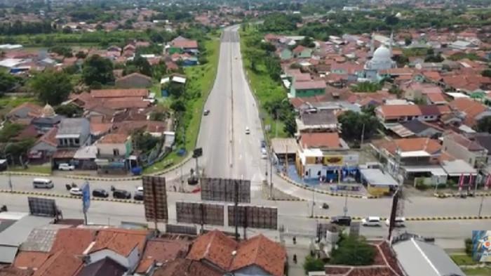 ARUS MUDIK 2026 - Tangkap layer Youtube NTMC Polri hari ini, Sabtu (2132026), berikut adalah laporan pandangan mata dari udara (Drone) untuk pantauan situasi di Tol Adiwerna Kabupaten Tegal  pada hari ini pukul 1040 WIB.