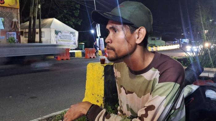 Asep mudik jalan kaki