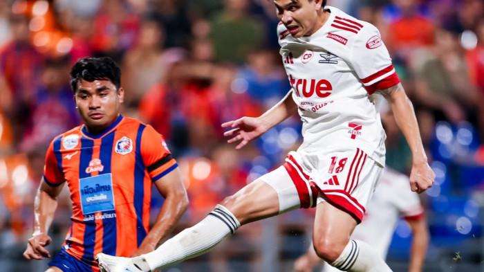 ABROAD ASNAWI - Penampilan pemain abroad Timnas Indonesia, Asnawi Mangkualam, dalam pertandingan babak 32 besar Piala FA Thailand 2025/2026 antara Port FC vs Bangkok United di Stadion PAT, Thailand pada Minggu (21/12/2025). (Instagram Bangkok United - 24/12/2025) 