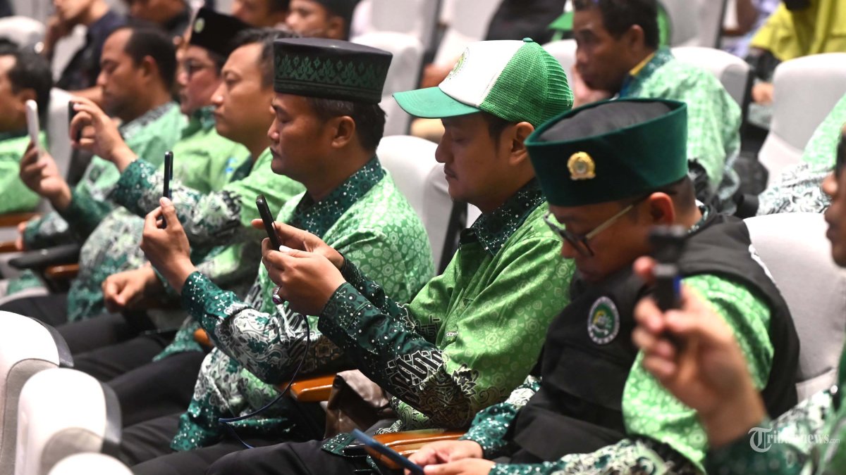AUDIENSI DPR - Perkumpulan Guru Madrasah (PGM) mengikuti audiensi dengan Pimpinan DPR di Ruang Abdul Muis, Kompleks Parlemen, Senayan, Jakarta, Rabu (11/2/2026). Audiensi tersebut menuntut terkait kesejahteraan para guru yang mengajar di madrasah swasta. TRIBUNNEWS/IRWAN RISMAWAN