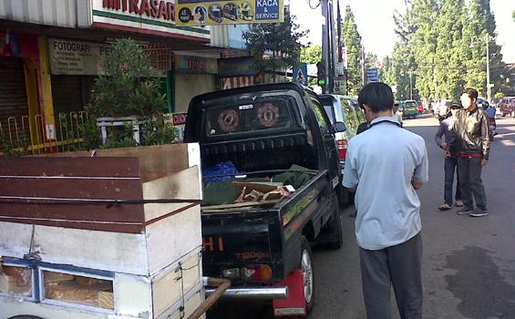 Avanza Tabrak 11 Motor, 3 Mobil, dan Tukang Roti
