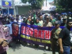 Banser Jember Demo Demokrat