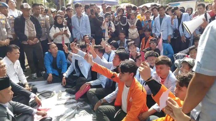 BEM Nusantara Sumsel dan kartu merah untuk prabowo