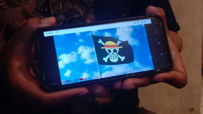 BENDERA ONE PIECE - Sejumlah pihak mendesak pemerintah tidak terlalu berlebihan memberikan respons mengenai maraknya pengibaran bendera One Piece menjelang Hari Ulang Tahun (HUT) ke-80 Republik Indonesia. Mereka menilai fenomena ini tidak mengarah ke tindakan makar.