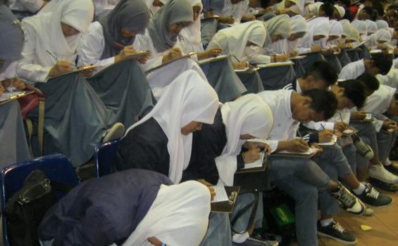 Sekitar 4.500 Pelajar DKI Pecahkan Rekor MURI Kaligrafi