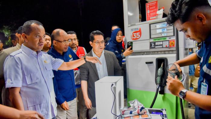Bahlil Datangi SPBU Pertamina di Malang, Klaim BBM di Jatim Sesuai Standar