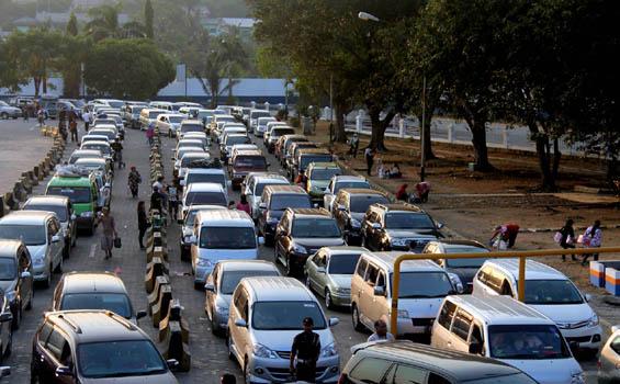 Hari Ini 10.475 Kendaraan Keluar Lampung Lewat Bakauheni