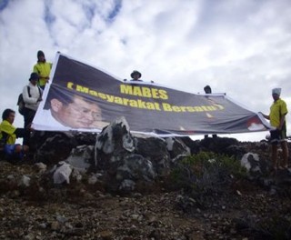Baliho Dukung Susno dari Lereng Merapi Gunung Dempo