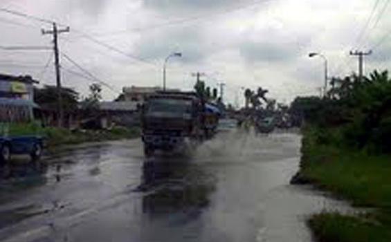 Banjir Lubuk Pakam Juga Merendam Jalan Lintas Sumatera